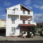Batur Gostinjska kuća 3*