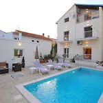 Batur Gostinjska kuća 3*