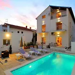 Gostinjska kuća Batur 3*