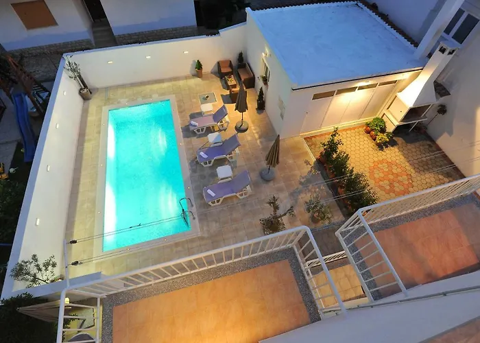 Guest house Batur 3*